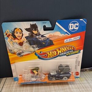 Hot Wheels RacerVerse DC Batman & Wonder Woman two-pack set